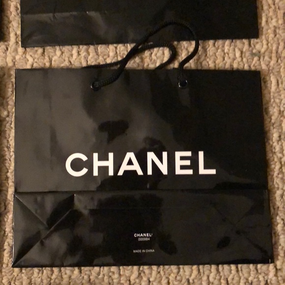 Chanel (4) shopping bags - Picture 2 of 3